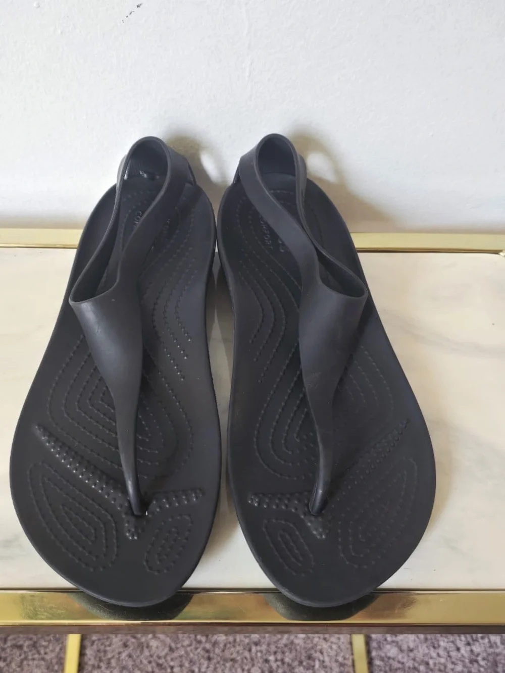 Crocs Women's Sexi Flip Black T-Strap Thong slip-on Sandals  Size 9